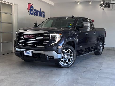 Used 2023 GMC Sierra 1500 SLT w/ SLT Premium Package AWD/4WD image 2