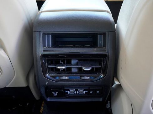 Used 2022 Jeep Grand Cherokee Limited AWD/4WD image 19