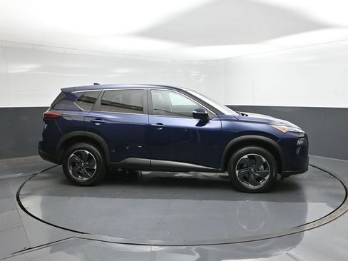 Used 2024 Nissan Rogue SV AWD/4WD image 15