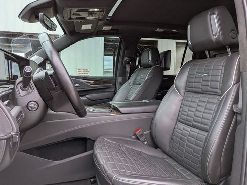 Used 2024 Cadillac Escalade ESV Sport Platinum w/ LPO, ONYX Package AWD/4WD image 11