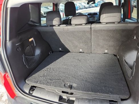 Used 2018 Jeep Renegade Latitude image 23