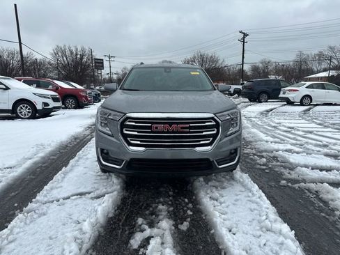 Used 2023 GMC Terrain SLT w/ Infotainment Package II image 2