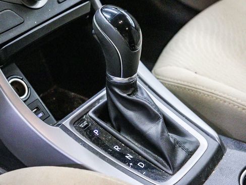 Used 2015 Hyundai Elantra SE FWD image 19