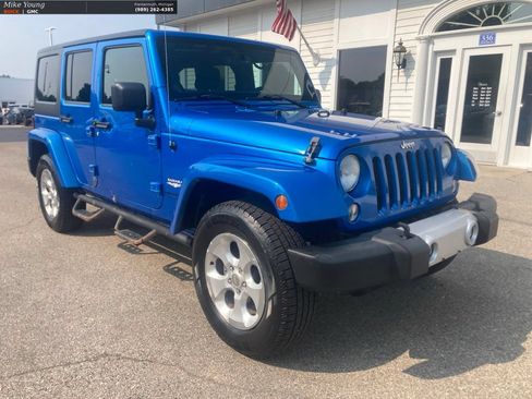 Used 2014 Jeep Wrangler Unlimited Sahara w/ Connectivity Group AWD/4WD image 3