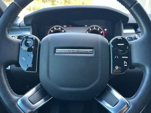 Used 2020 Land Rover Discovery Landmark image 23