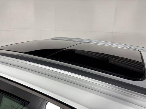 Certified 2023 Volkswagen Atlas Cross Sport SE w/ Panoramic Sunroof Package image 18