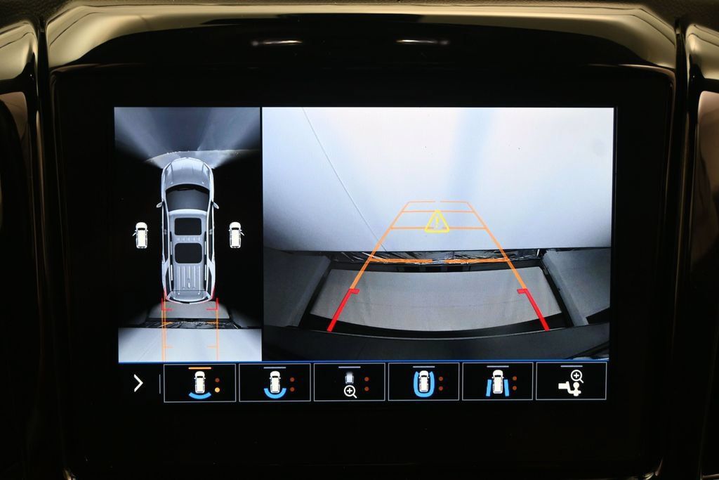 Used 2021 Chevrolet Traverse Premier w/ Redline Edition FWD image 16