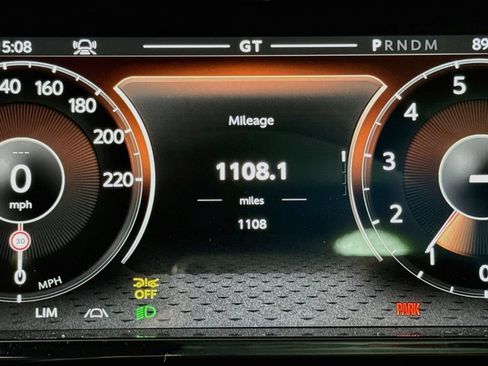 Used 2025 Aston Martin Vanquish RWD image 12