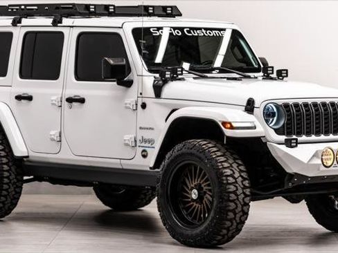 Used 2023 Jeep Wrangler Unlimited Sahara w/ Cold Weather Group AWD/4WD image 7