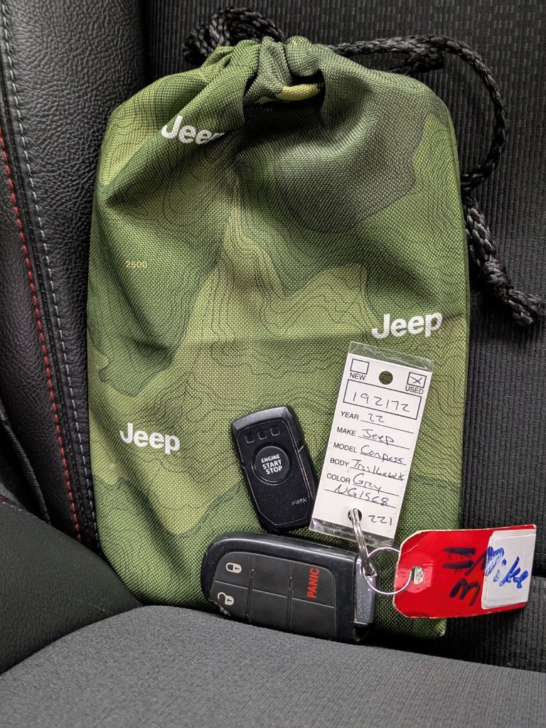 Used 2022 Jeep Compass Trailhawk AWD/4WD image 12