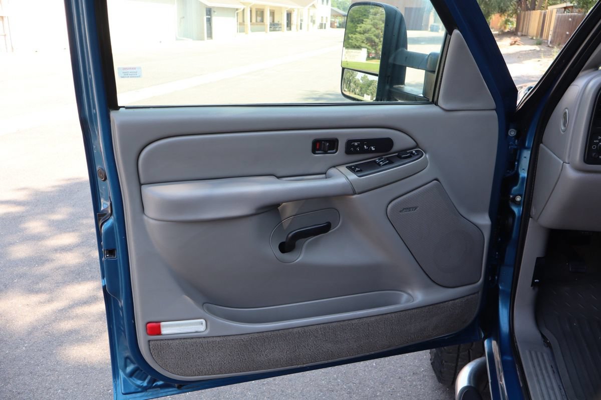 Used 2004 GMC Sierra 2500 SLT w/ Heavy-Duty Power Package AWD/4WD image 23