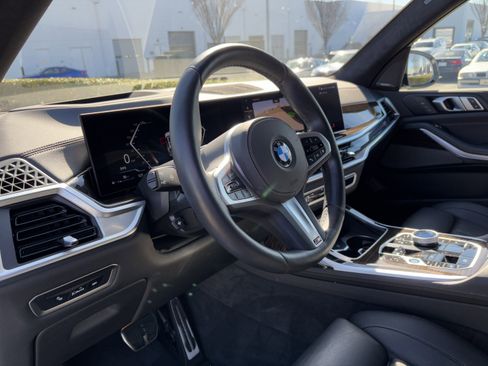 Certified 2025 BMW X7 xDrive40i w/ M Sport Package image 17