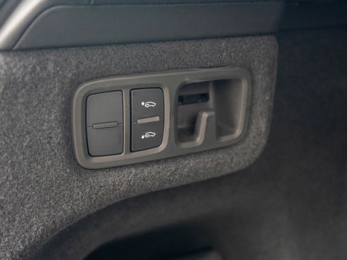 Used 2021 Lamborghini Urus AWD/4WD image 45