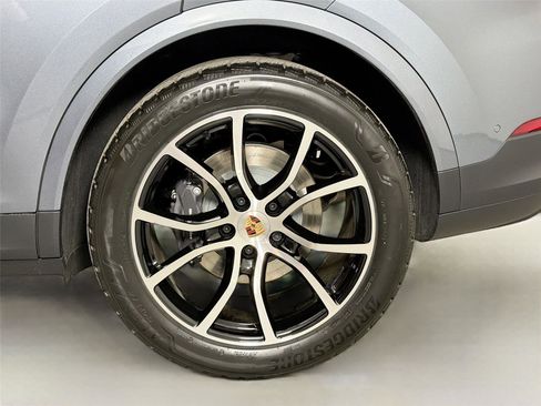 Certified 2026 Porsche Cayenne Coupe AWD/4WD image 12
