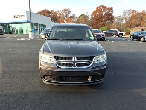 Used 2017 Dodge Journey SE w/ Flexible Seating Group image 2