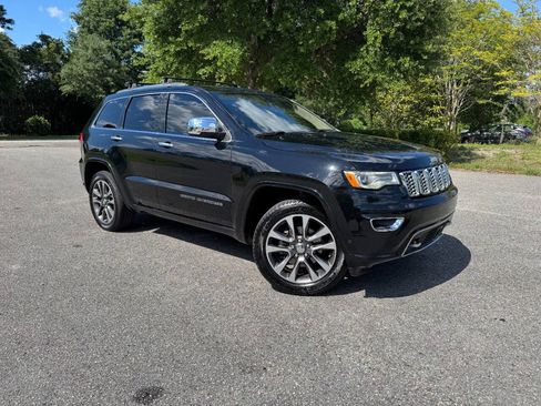 Used 2017 Jeep Grand Cherokee Overland w/ Jeep Active Safety Group AWD/4WD image 8