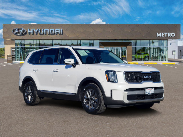 Used 2023 Kia Telluride LX FWD image 1