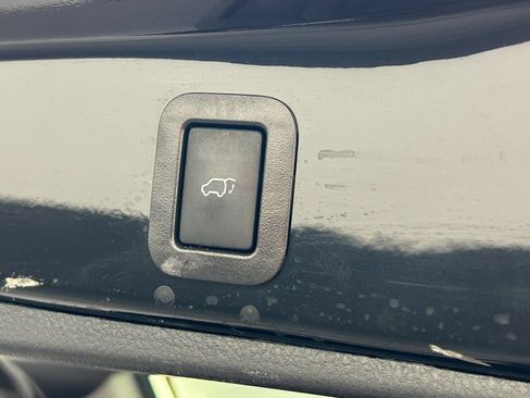 Used 2019 Toyota Highlander Plus FWD image 15