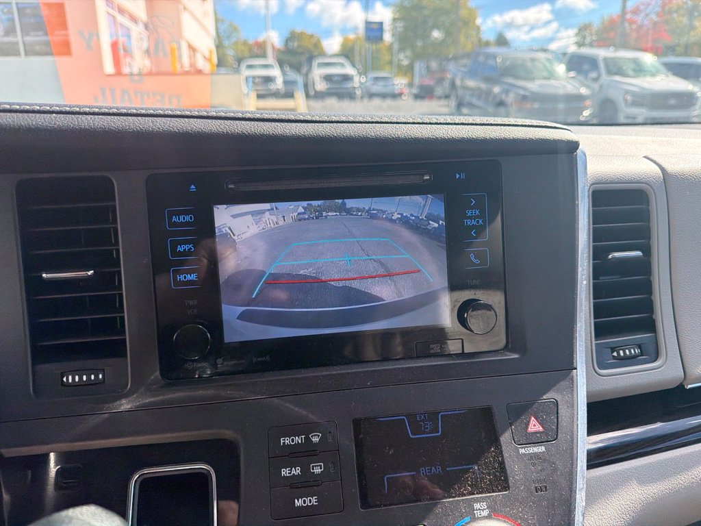 Used 2016 Toyota Sienna XLE w/ XLE Navigation Package AWD/4WD image 17