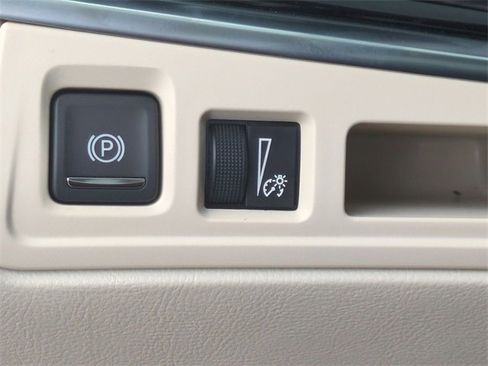 Used 2024 Cadillac XT6 Premium Luxury image 18