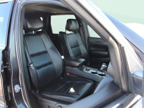 Used 2018 Jeep Grand Cherokee Limited image 31