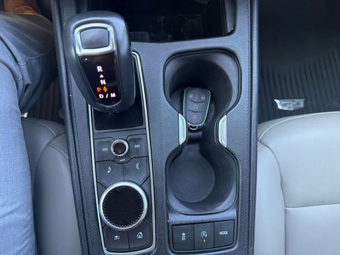 Used 2019 Cadillac XT4 Luxury w/ Cold Weather Package FWD image 16