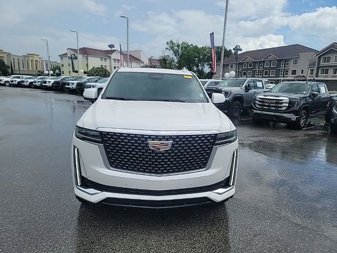Used 2022 Cadillac Escalade Premium Luxury RWD image 2
