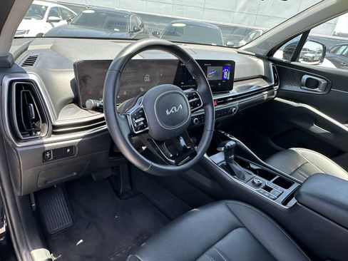 Used 2025 Kia Sorento S w/ Panoramic Sunroof Package FWD image 24