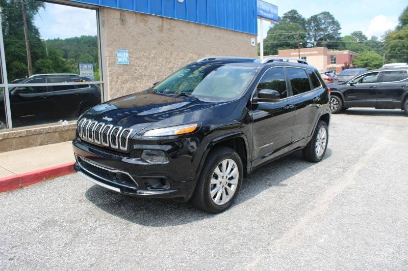 Used 2017 Jeep Cherokee Overland w/ Technology Group AWD/4WD image 3