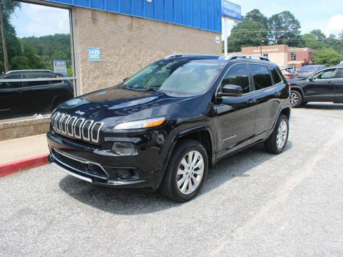 Used 2017 Jeep Cherokee Overland w/ Technology Group AWD/4WD image 3