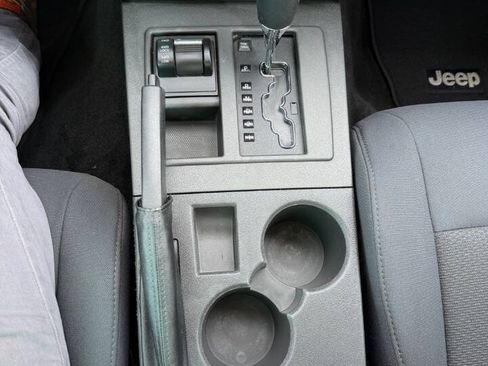 Used 2012 Jeep Liberty Sport AWD/4WD image 19