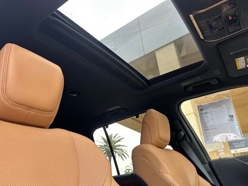 Certified 2024 Lexus LX 600 4WD w/ Luxury Package image 22