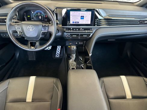 Used 2025 Toyota Camry SE FWD image 14