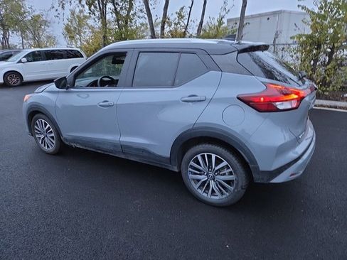 Used 2024 Nissan Kicks SV image 3