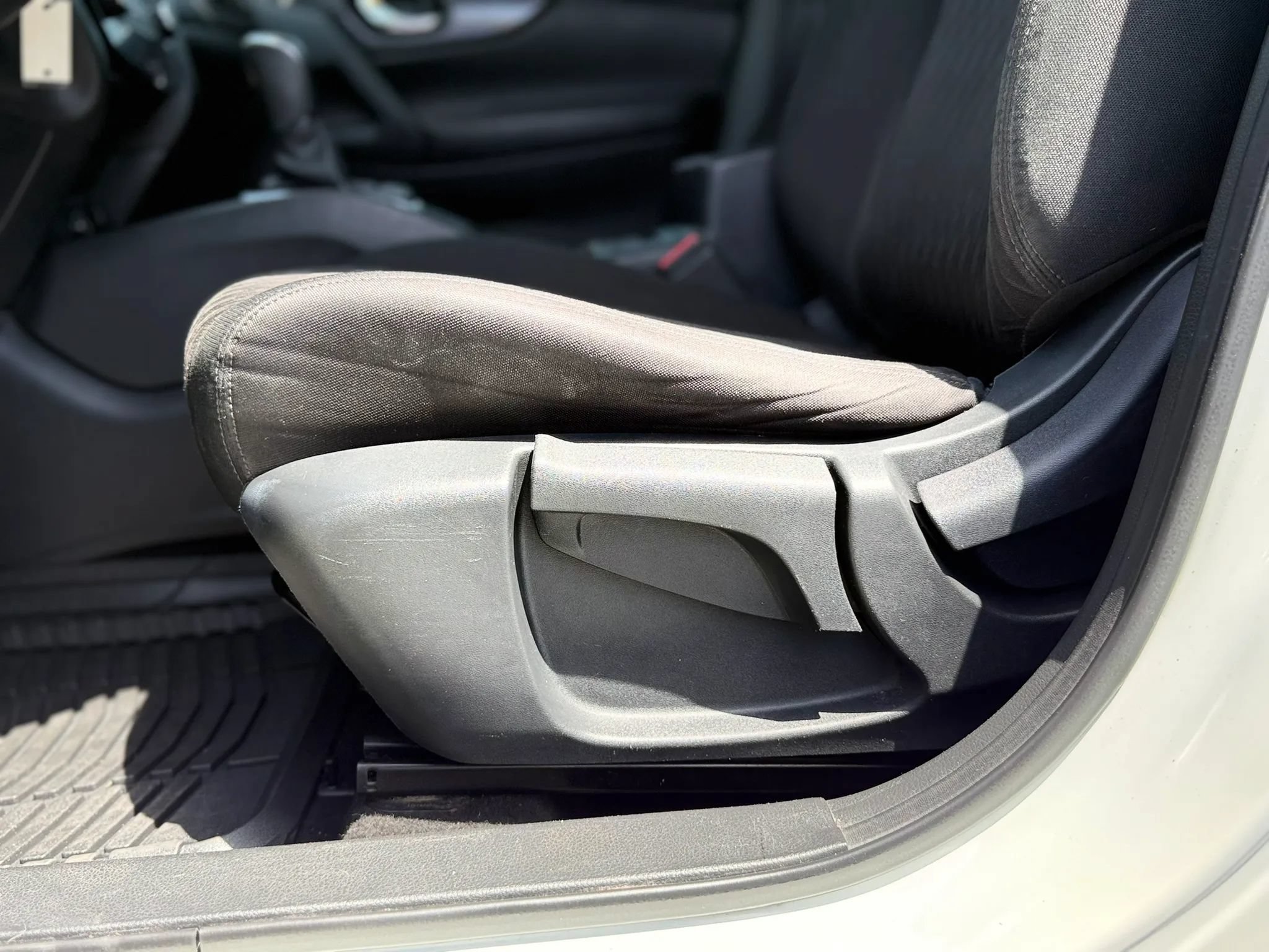 Used 2020 Nissan Rogue S w/ Special Edition Package FWD image 33