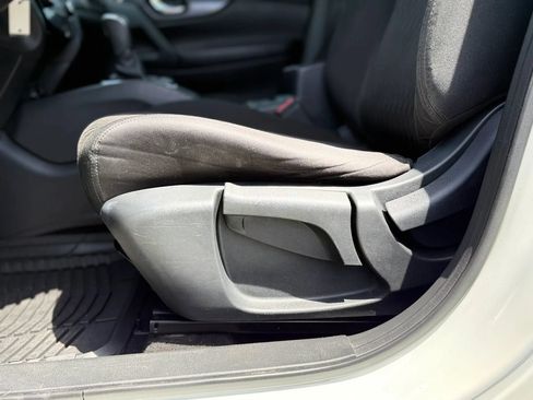 Used 2020 Nissan Rogue S w/ Special Edition Package FWD image 33