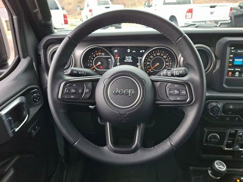 Used 2022 Jeep Wrangler Unlimited Sport image 19