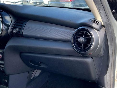 Used 2018 MINI Cooper 4-Door Hardtop image 13