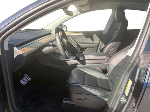 Used 2023 Tesla Model Y Performance image 2