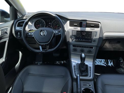 Used 2017 Volkswagen Golf SE FWD image 14