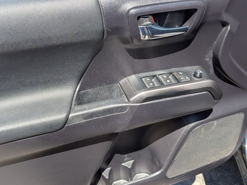 Used 2020 Toyota Tacoma TRD Sport w/ Technology Package AWD/4WD image 15