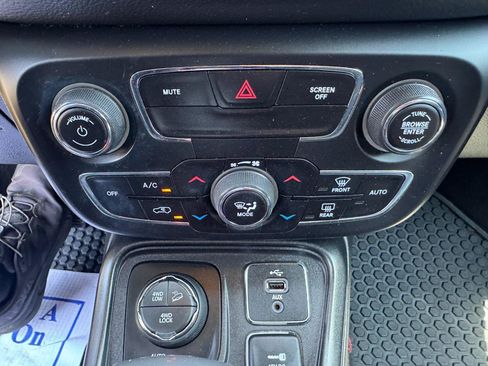 Used 2018 Jeep Compass Trailhawk AWD/4WD image 33