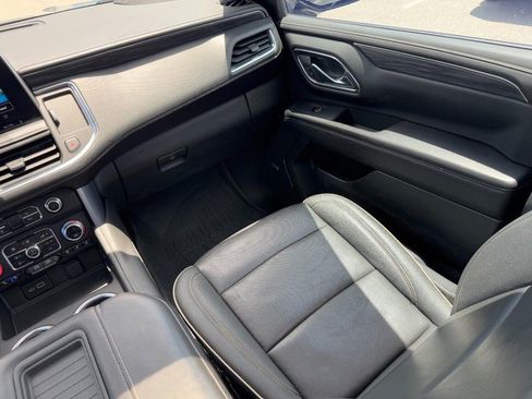 Used 2023 GMC Yukon XL SLT AWD/4WD image 16