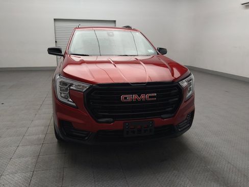 Used 2024 GMC Terrain SLE w/ Driver Convenience Package FWD image 14