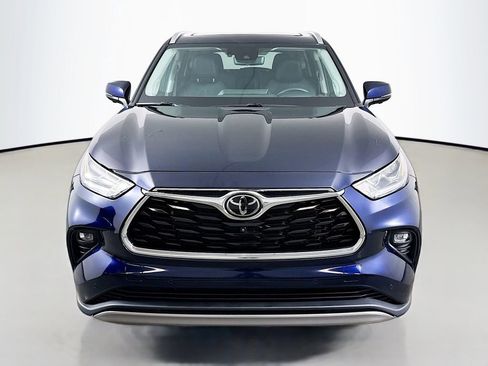 Certified 2024 Toyota Highlander Platinum FWD image 2