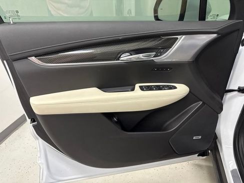 Used 2024 Cadillac XT6 Sport w/ Technology Package AWD/4WD image 9