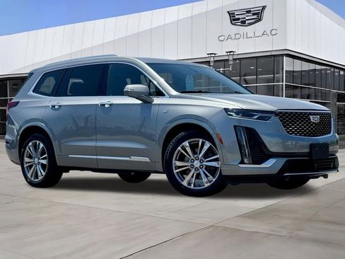 Used 2024 Cadillac XT6 Premium Luxury FWD image 2