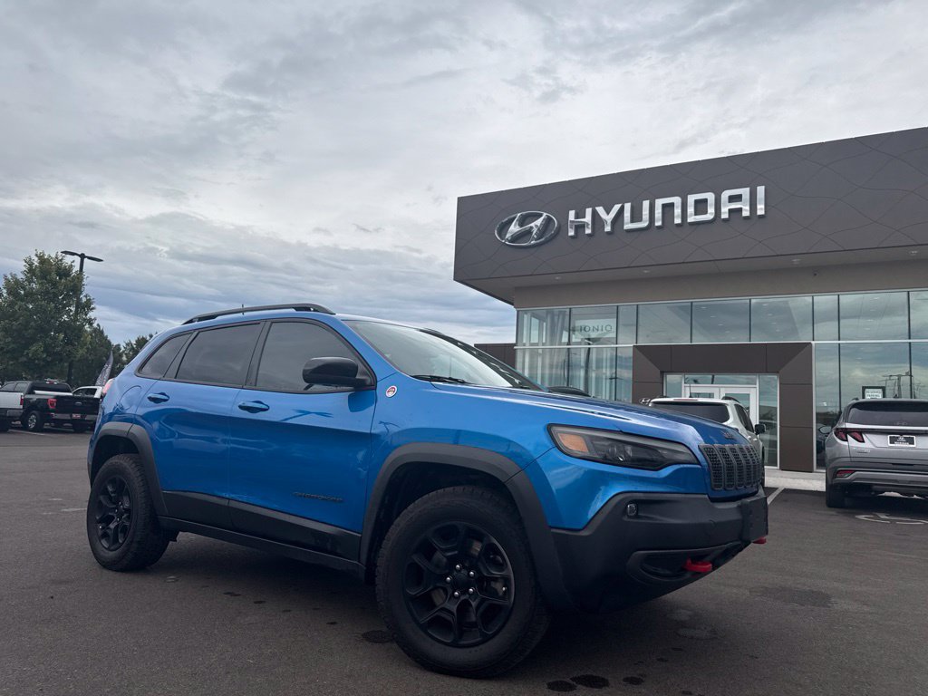 Used 2022 Jeep Cherokee Trailhawk w/ Trailer Tow Group AWD/4WD image 2