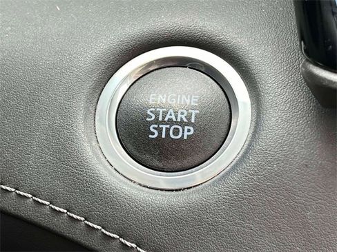 Used 2021 Toyota Highlander LE image 31