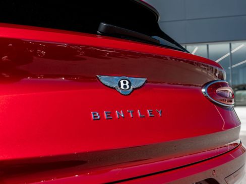 Certified 2024 Bentley Bentayga Extended Wheelbase AWD/4WD image 10